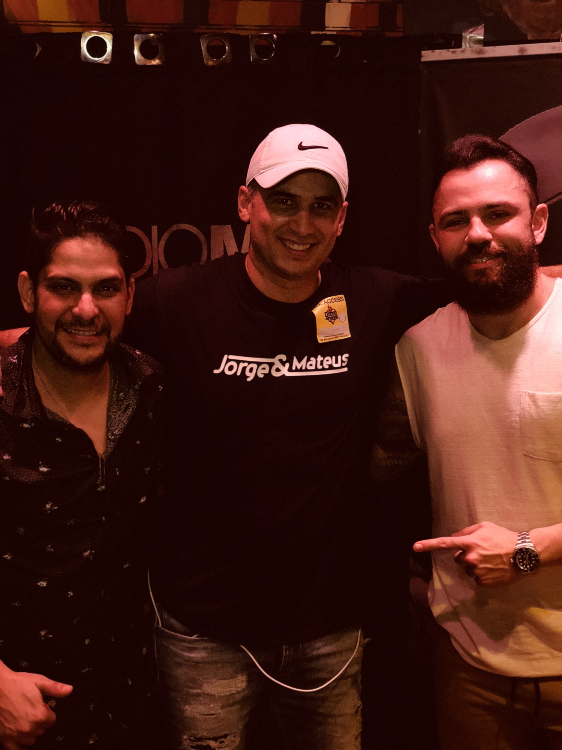 Denis Camargo backstage with Jorge & Mateus